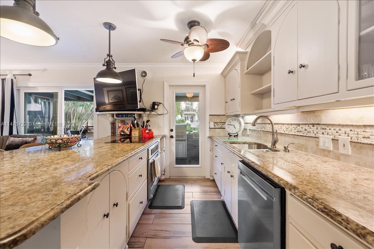 812 Chukker Road Delray Beach, FL 33483 - Photo 17 of 52 Gallery Image 17