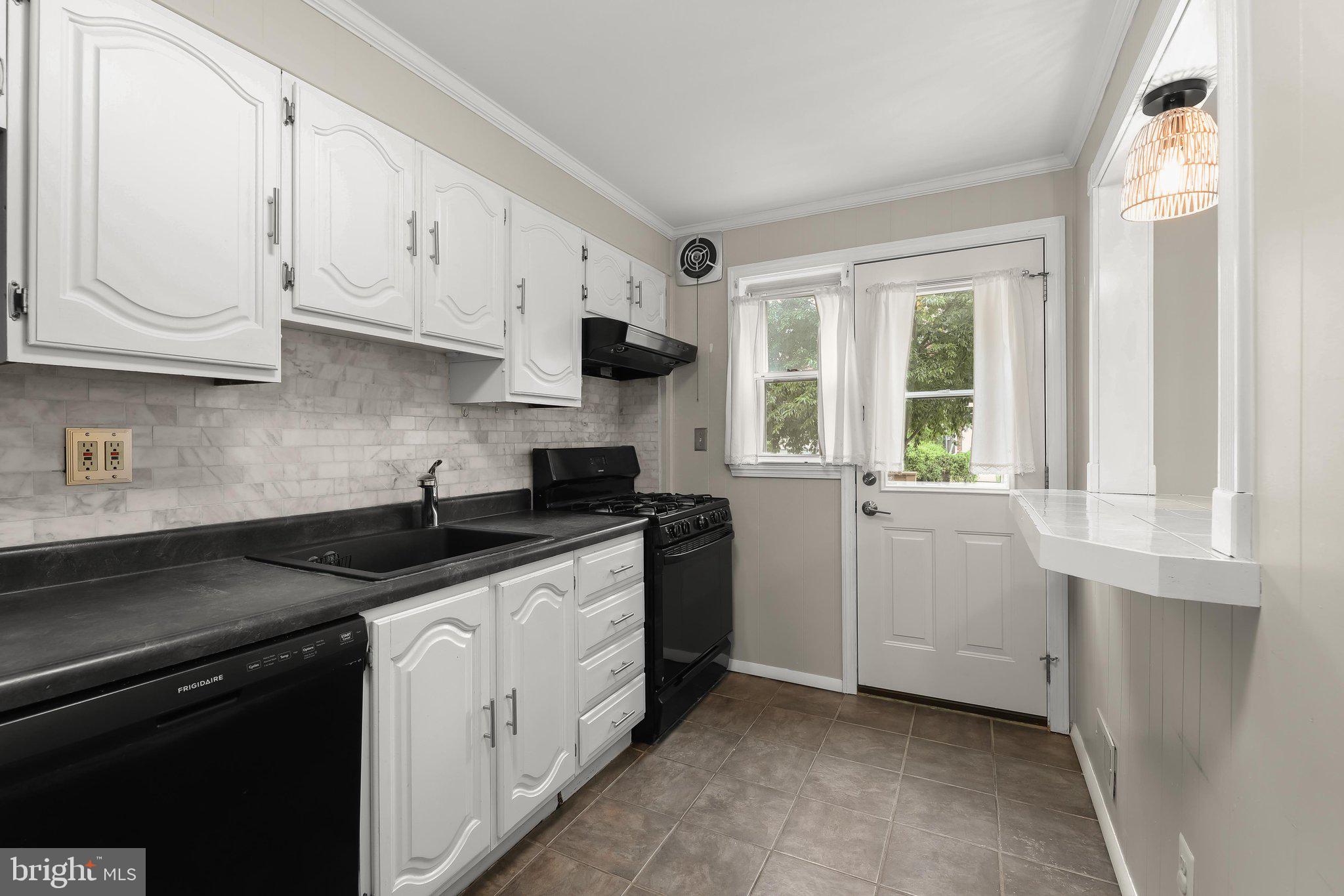 1652 Hardwick Road Baltimore, MD 21286 - Photo 17 of 39 Kitchen