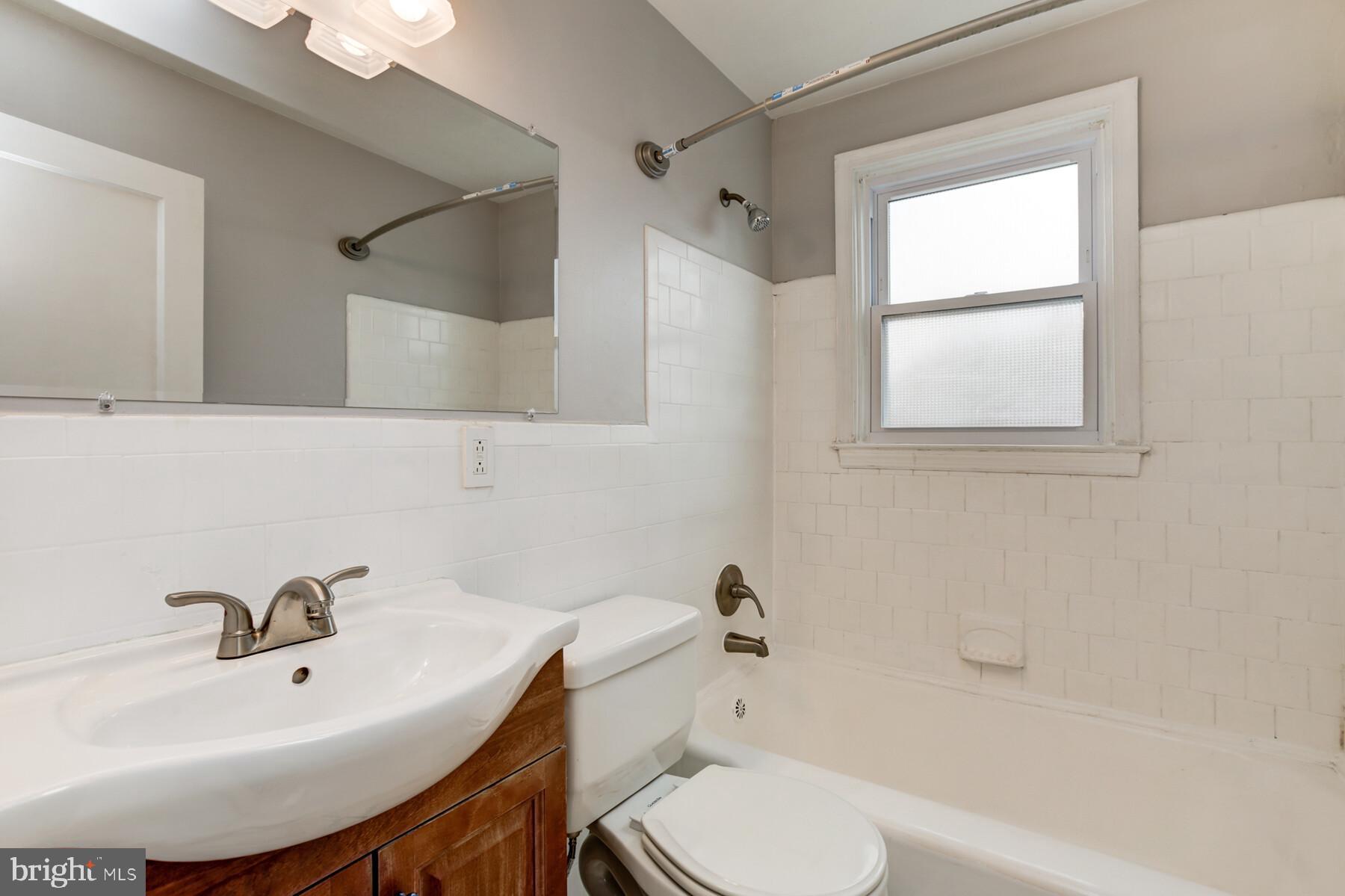 339 Grovethorn Road Baltimore, MD 21220 - Photo 22 of 37 Upper level bathroom with tub and shower!