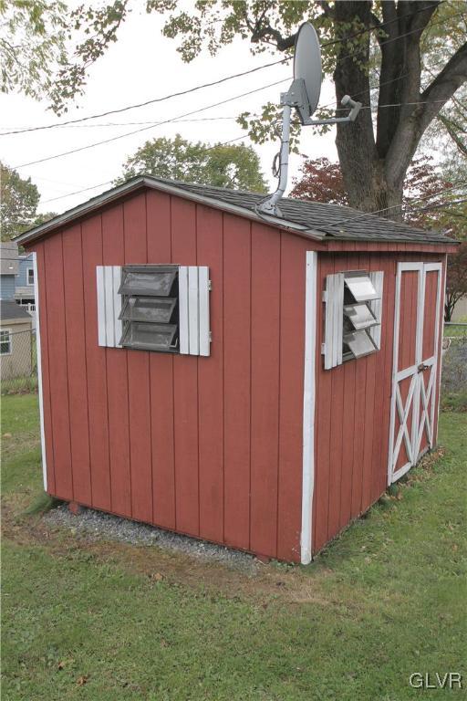 2026 Hopewell Road Bethlehem, PA 18017 - Photo 6 of 48 Gallery Image 6