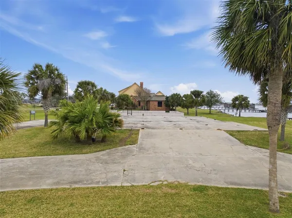 $285,000 | 353 Gulfway Drive, Hackberry, LA 70645