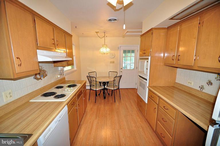 6817 Redberry Road Clarksville, MD 21029 - Photo 15 of 21 Kitchen