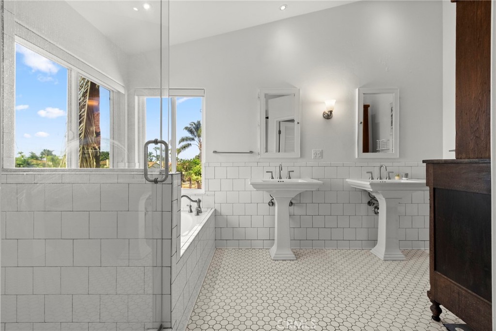 2351 Terraza Ribera Carlsbad, CA 92009 - Photo 17 of 28 Gallery Image 17