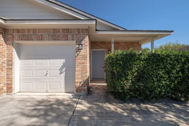 $1,615 | 2300 South Bagdad Road, Unit B, Leander, TX 78641