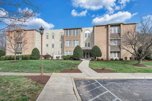 $297,900 | 4865 Glen Ivy Lane Southwest, Unit 208, Roanoke, VA 24018