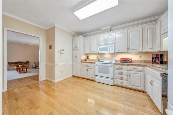 $297,900 | 4865 Glen Ivy Lane Southwest, Unit 208, Roanoke, VA 24018