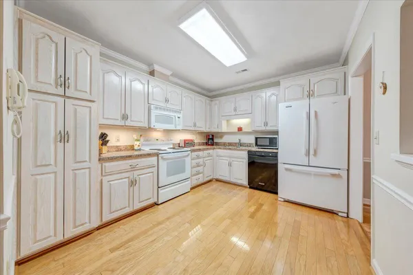 $297,900 | 4865 Glen Ivy Lane Southwest, Unit 208, Roanoke, VA 24018