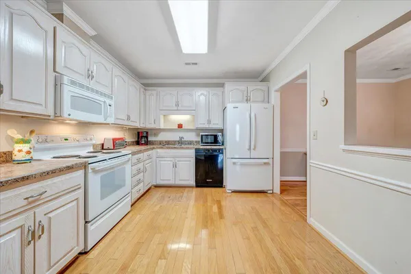 $297,900 | 4865 Glen Ivy Lane Southwest, Unit 208, Roanoke, VA 24018