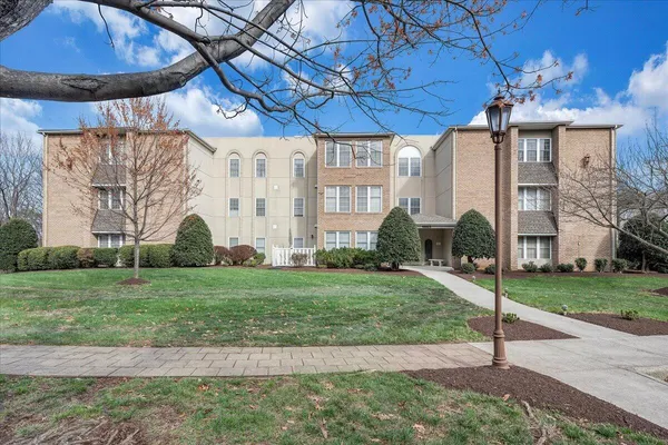 $297,900 | 4865 Glen Ivy Lane Southwest, Unit 208, Roanoke, VA 24018