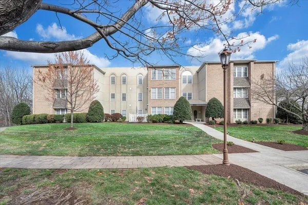 $297,900 | 4865 Glen Ivy Lane Southwest, Unit 208, Roanoke, VA 24018