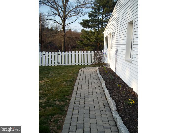 3429 Tyson Road Newtown Square, PA 19073 - Photo 4 of 24 Side Yard