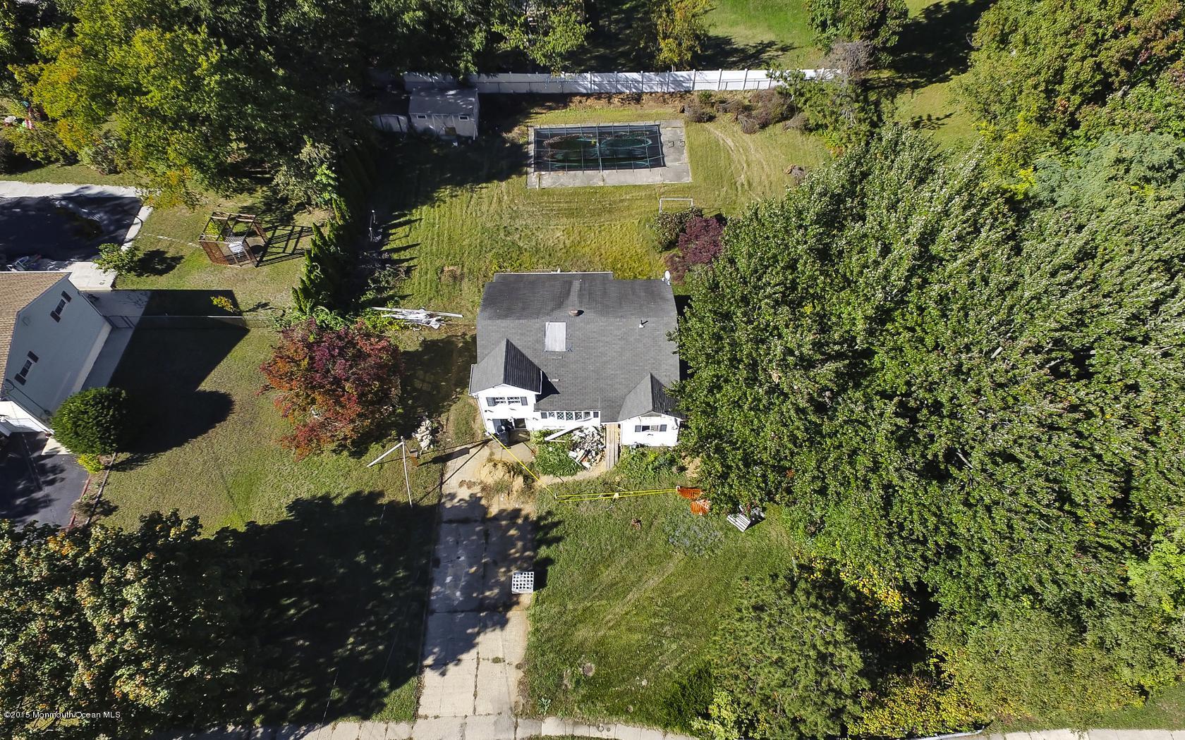 127 Cherry Tree Farm Road Middletown, NJ 07748 - Photo 3 of 12 4-photo-web-1680x1050-550694