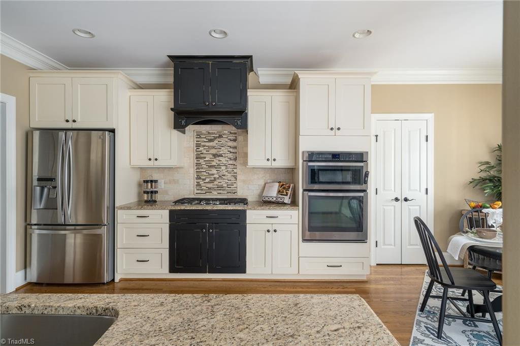 8900 West Pepper Court Oak Ridge, NC 27310 - Photo 15 of 50 Kitchen