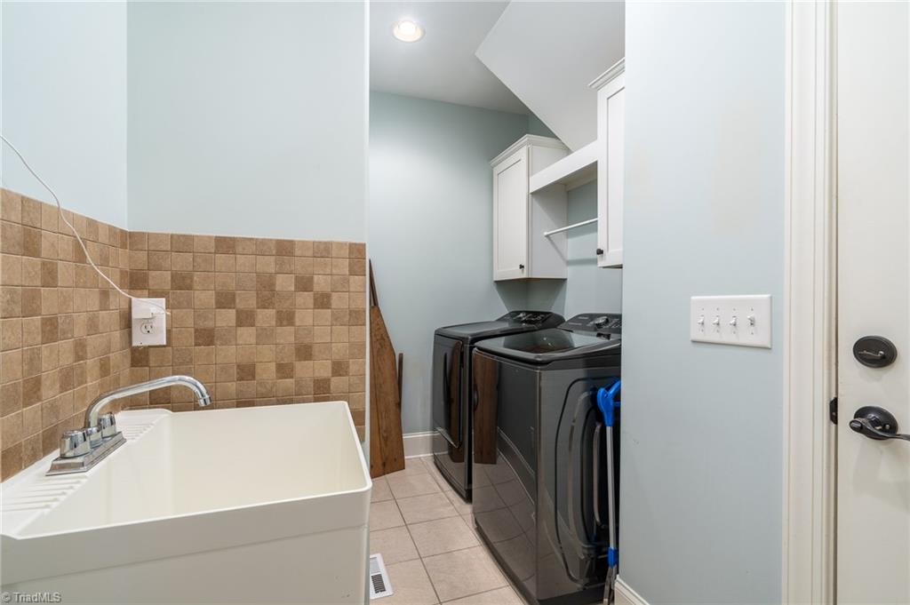 8900 West Pepper Court Oak Ridge, NC 27310 - Photo 39 of 50 Laundry Room-Main Floor