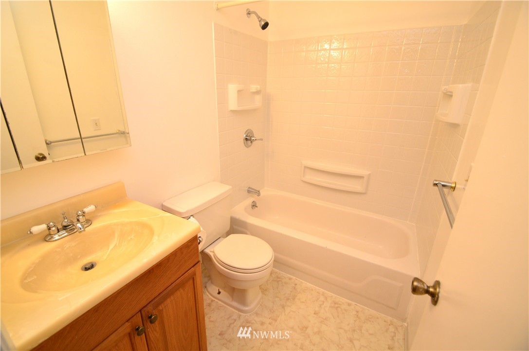 13111 156th Avenue Southeast Renton, WA 98059 - Photo 16 of 25 Gallery Image 16