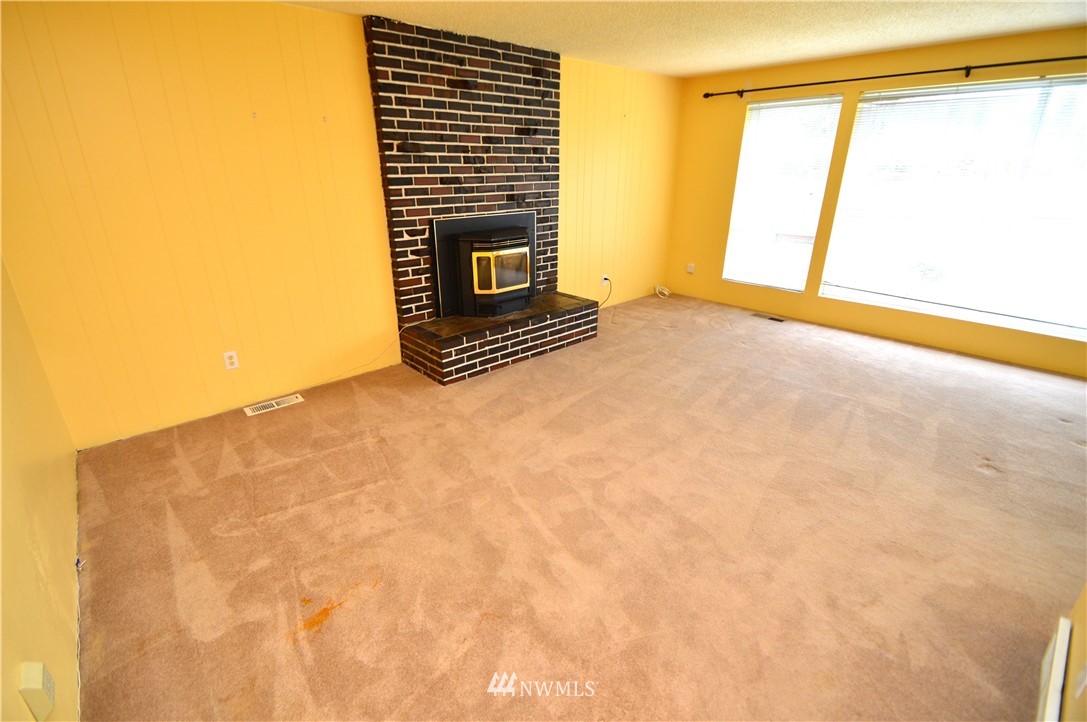 13111 156th Avenue Southeast Renton, WA 98059 - Photo 4 of 25 Gallery Image 4