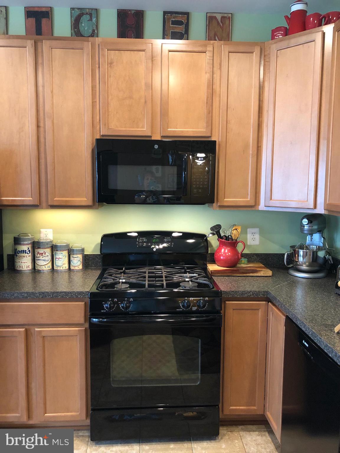 146 Short Branch Road Stafford, VA 22556 - Photo 21 of 59 Gas stove with microwave