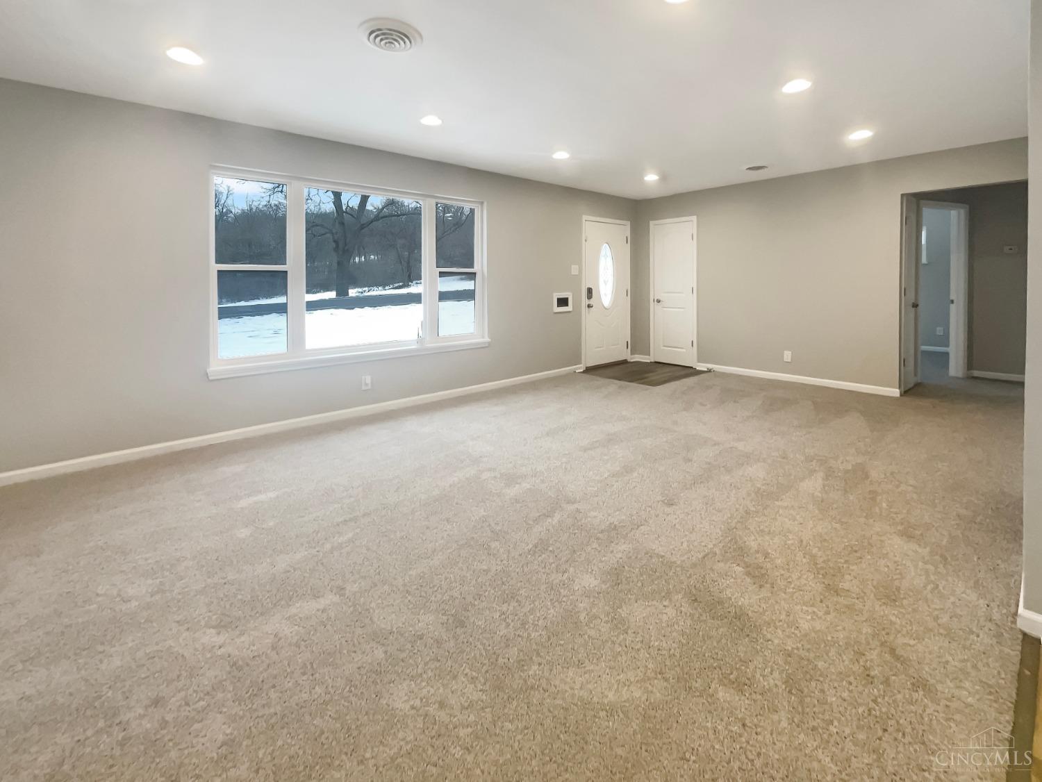 212 Riddle Road Woodlawn, OH 45215 - Photo 3 of 16 Gallery Image 3