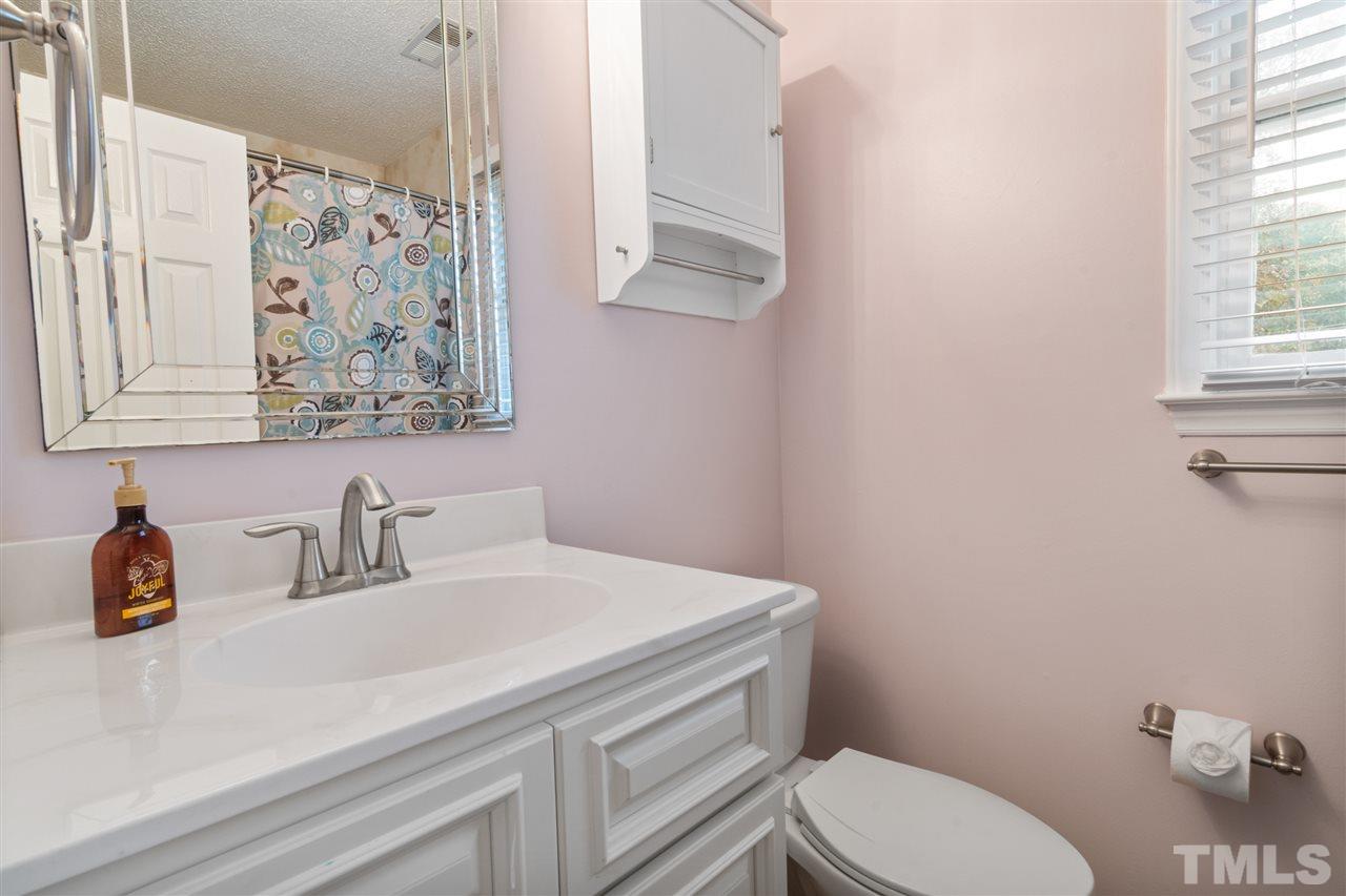 2016 Stonepond Lane Raleigh, NC 27603 - Photo 19 of 23 Second (upstairs) full bathroom