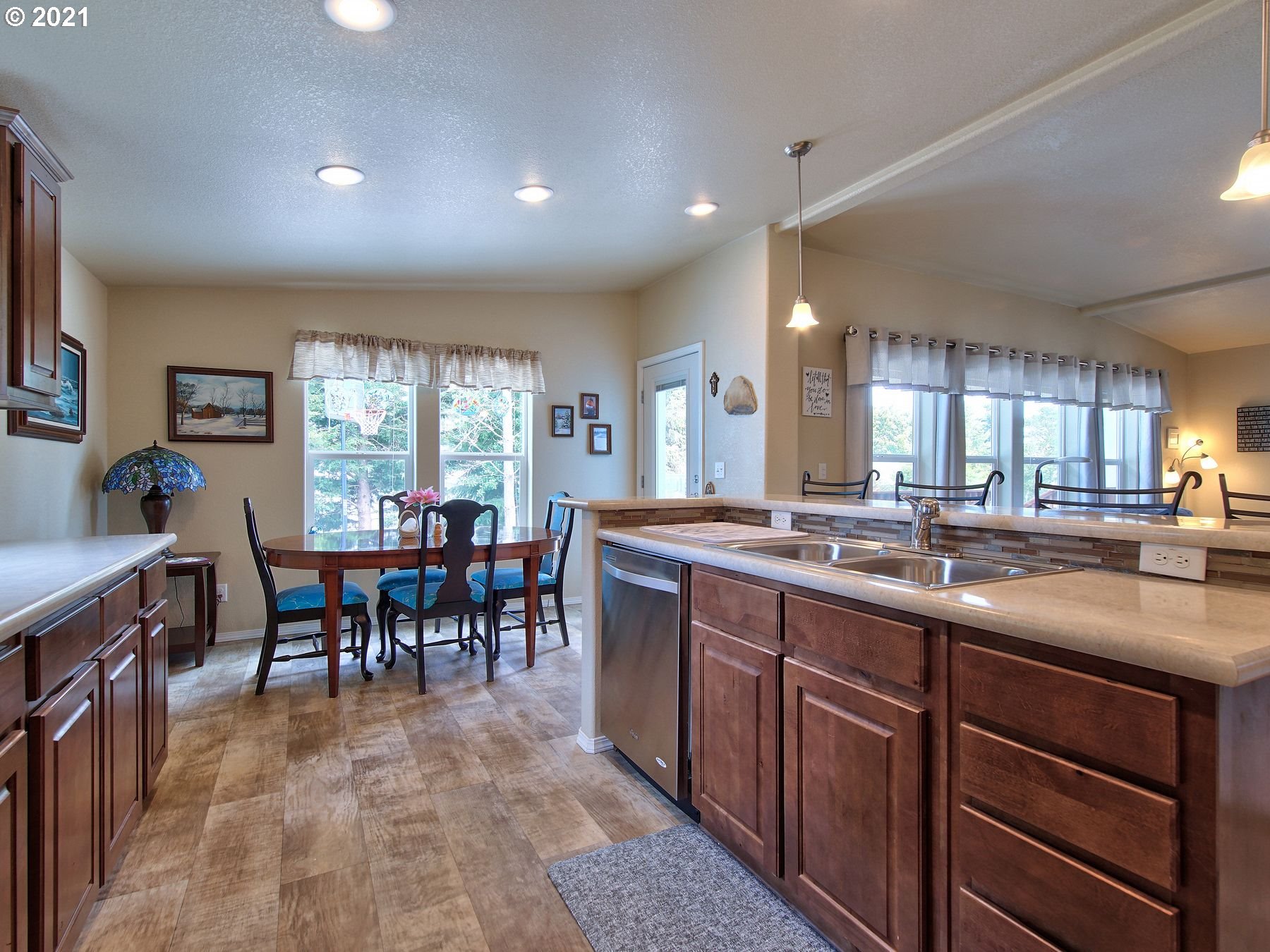 90690 Lake View Road Warrenton, OR 97146 - Photo 11 of 30 Kitchen