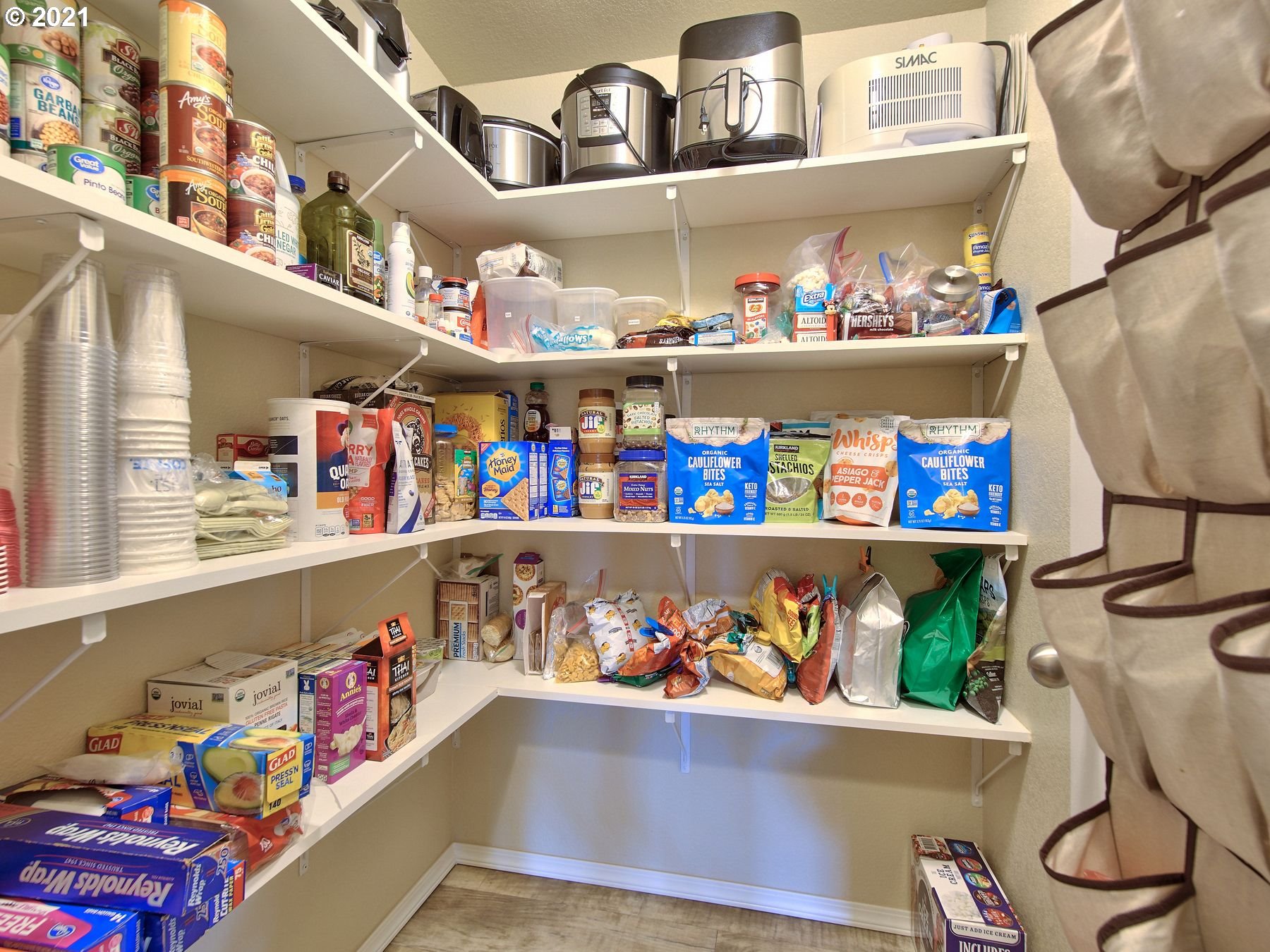 90690 Lake View Road Warrenton, OR 97146 - Photo 13 of 30 Pantry