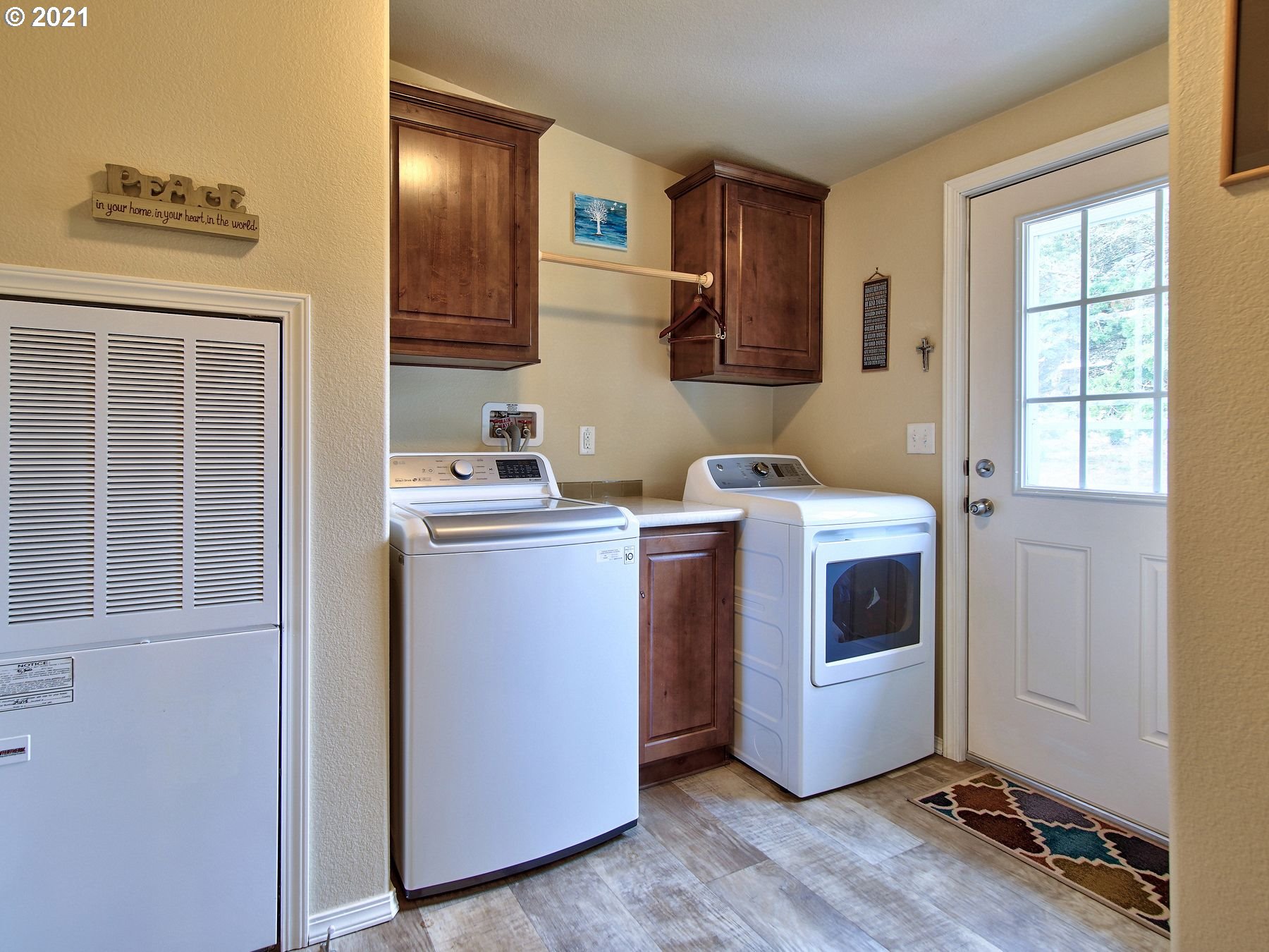 90690 Lake View Road Warrenton, OR 97146 - Photo 15 of 30 Laundry