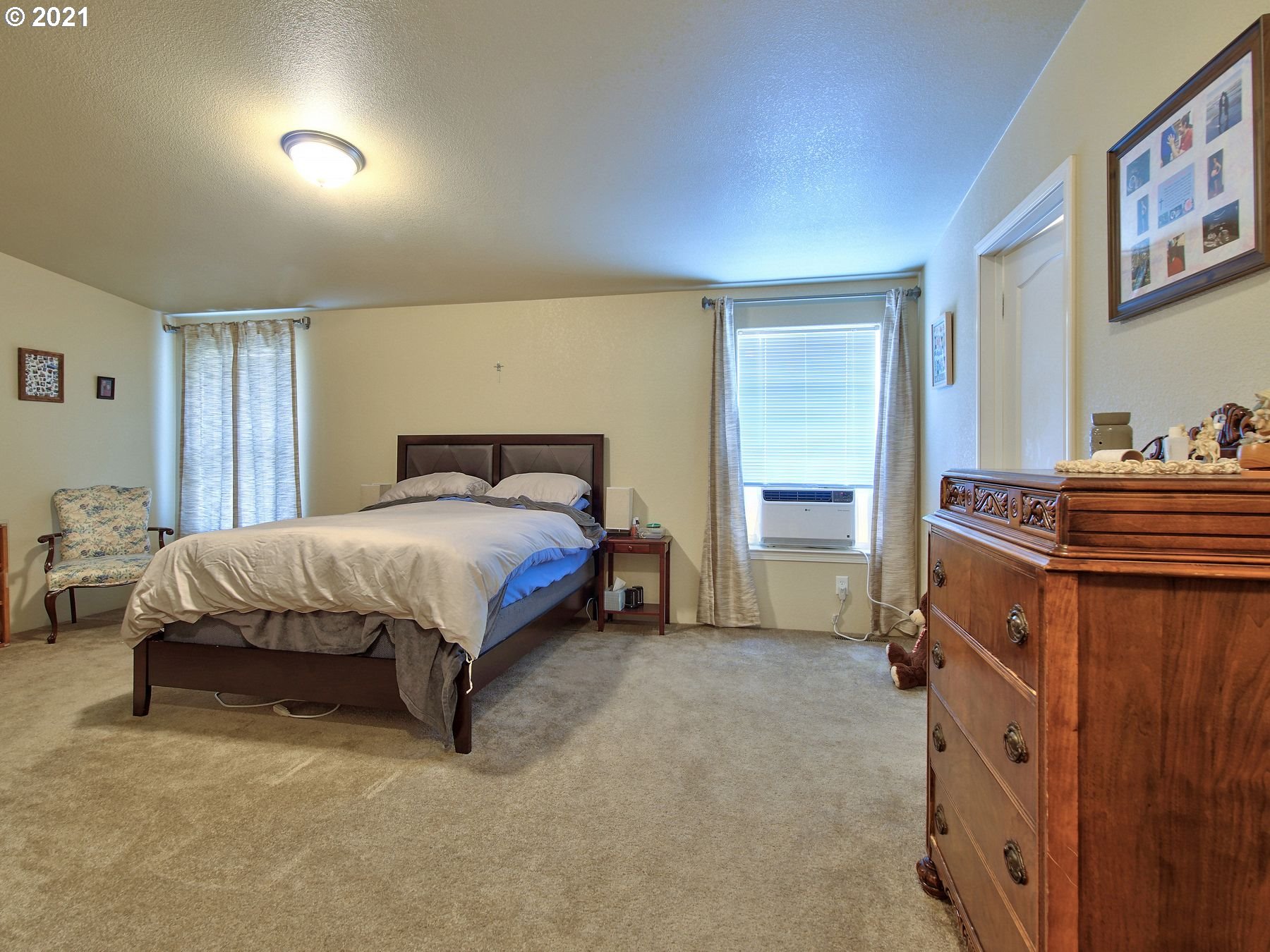 90690 Lake View Road Warrenton, OR 97146 - Photo 17 of 30 Bedroom, Owner's Suite