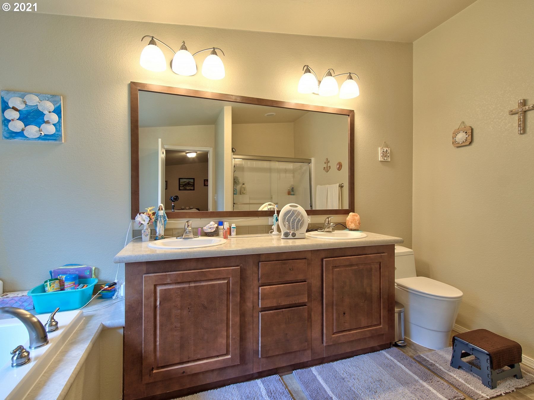 90690 Lake View Road Warrenton, OR 97146 - Photo 20 of 30 Bathroom