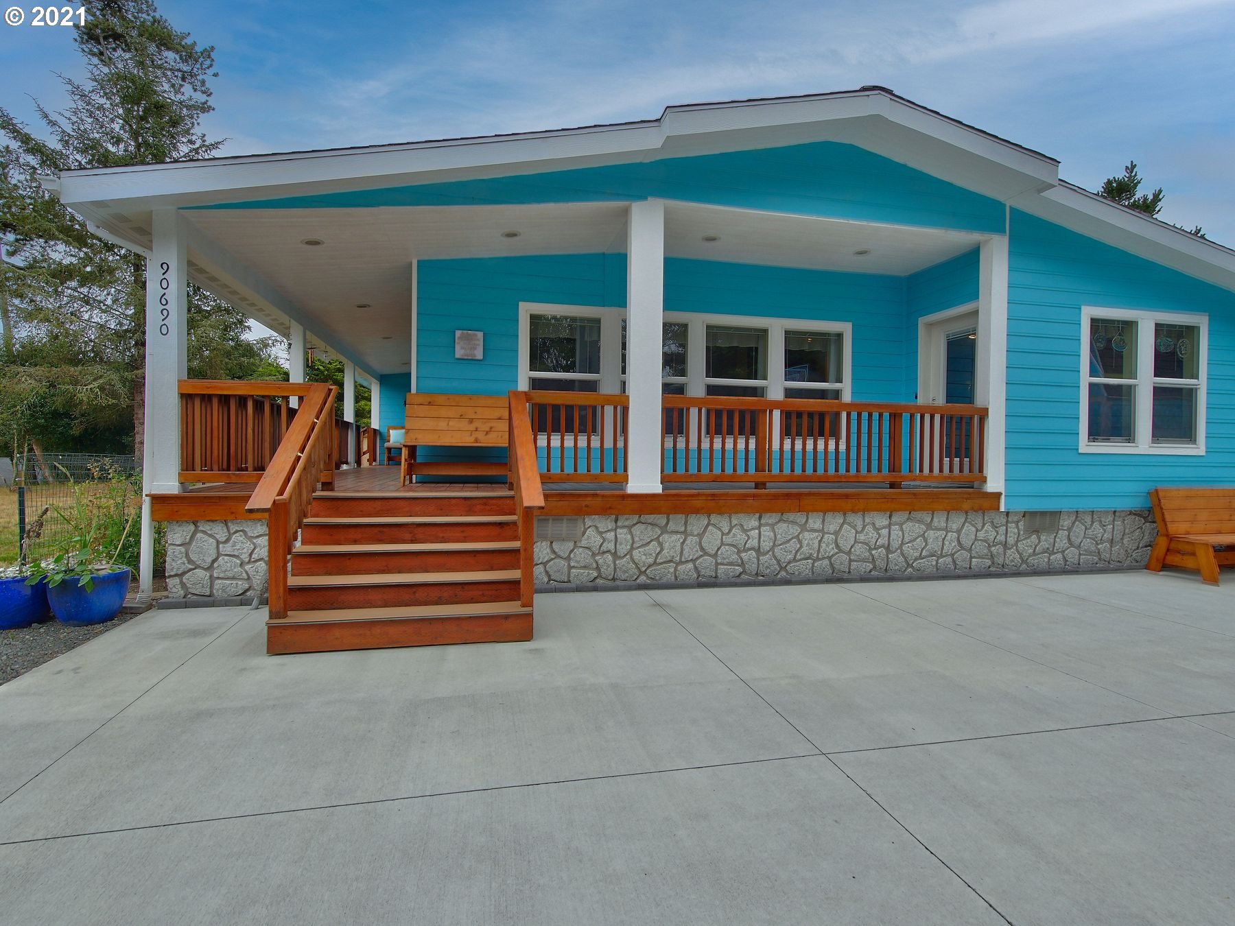 90690 Lake View Road Warrenton, OR 97146 - Photo 3 of 30 Covered Porch