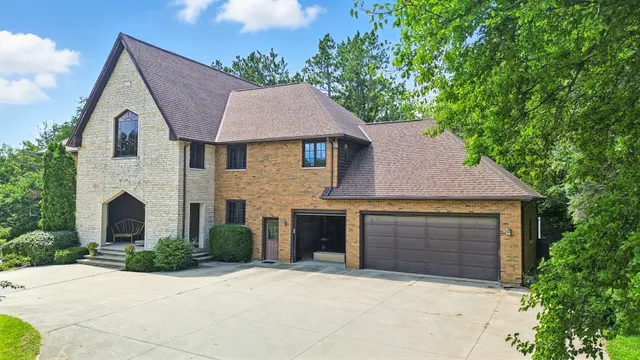 $785,000 | 1131 4th Avenue, Dixon, IL 61021