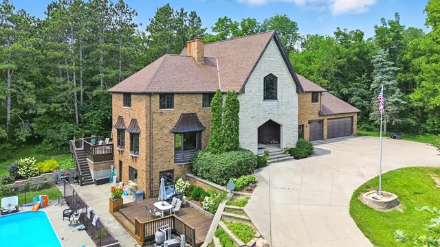 $785,000 | 1131 4th Avenue, Dixon, IL 61021