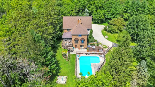 $785,000 | 1131 4th Avenue, Dixon, IL 61021