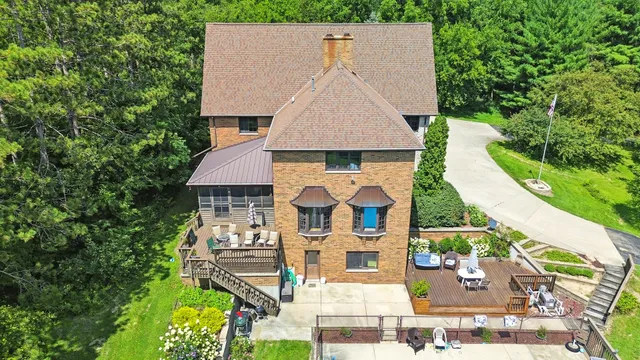 $785,000 | 1131 4th Avenue, Dixon, IL 61021