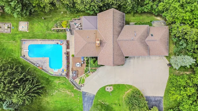 $785,000 | 1131 4th Avenue, Dixon, IL 61021