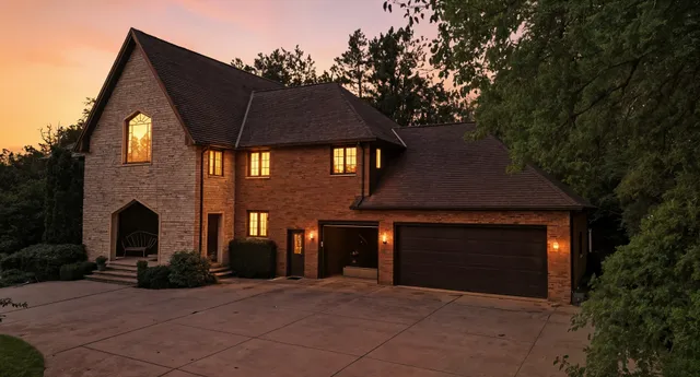 $785,000 | 1131 4th Avenue, Dixon, IL 61021