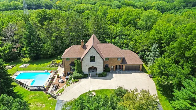 $785,000 | 1131 4th Avenue, Dixon, IL 61021