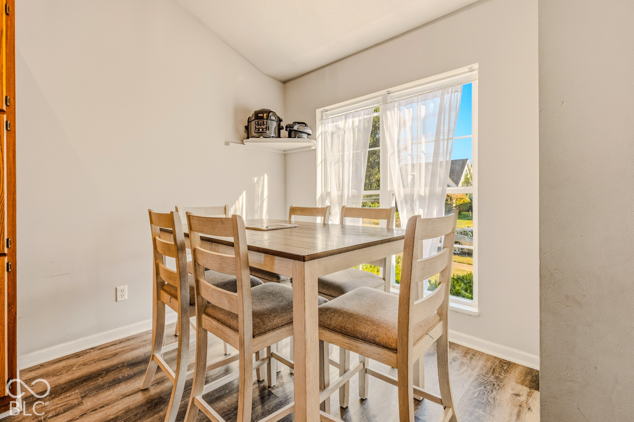 6064 Brandermill Ridge Columbus, IN 47203 - Photo 5 of 28 Gallery Image 5