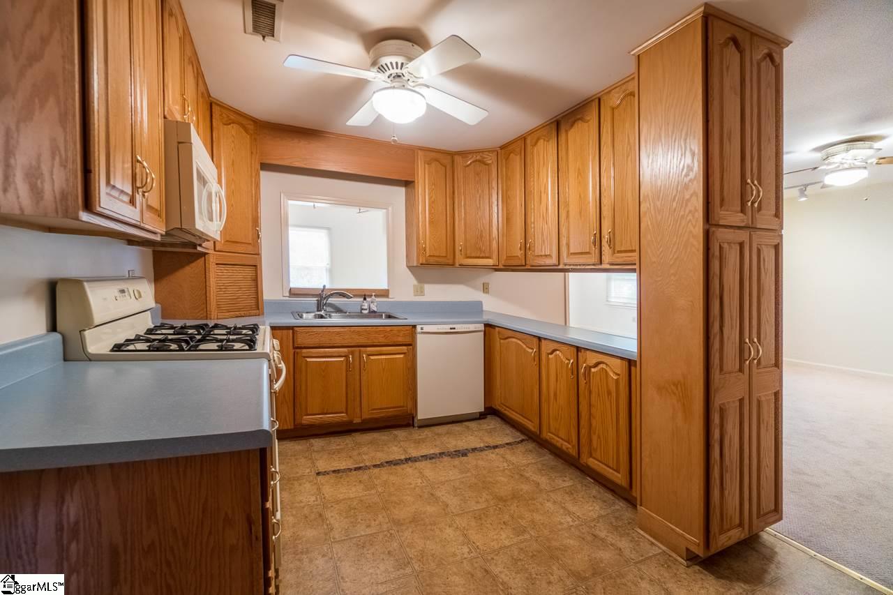 2700 Edwards Road Taylors, SC 29687 - Photo 10 of 35 Gallery Image 10