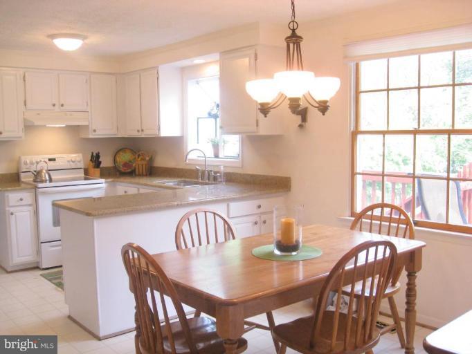 1119 Riva Ridge Drive Great Falls, VA 22066 - Photo 2 of 22 Breakfast Area