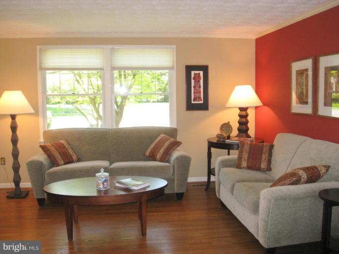 1119 Riva Ridge Drive Great Falls, VA 22066 - Photo 11 of 22 Living Room
