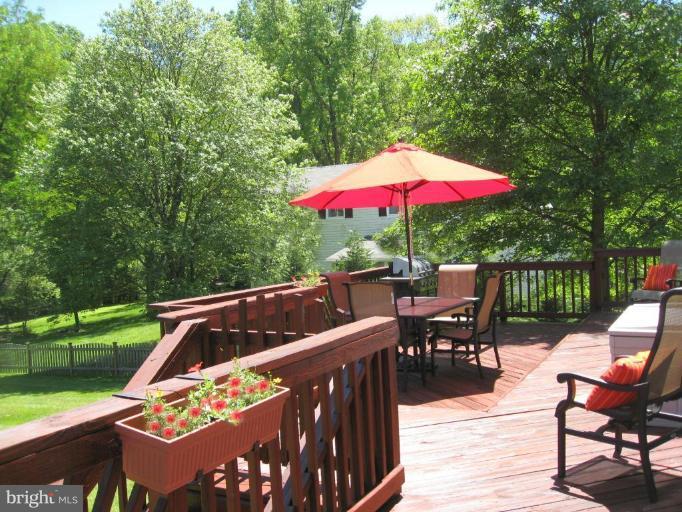 1119 Riva Ridge Drive Great Falls, VA 22066 - Photo 15 of 22 Deck