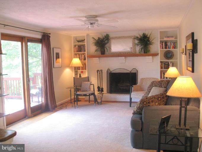 1119 Riva Ridge Drive Great Falls, VA 22066 - Photo 3 of 22 Family Room