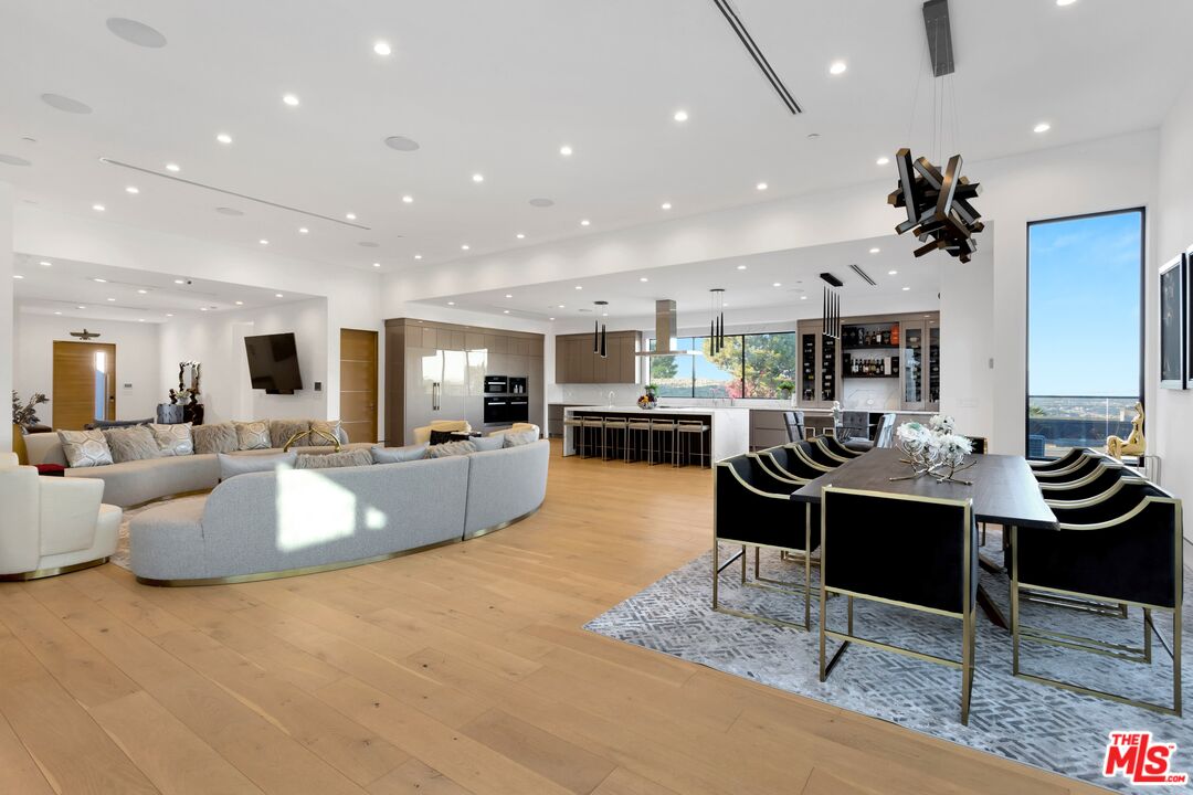 16366 Sloan Drive Los Angeles, CA 90049 - Photo 12 of 54