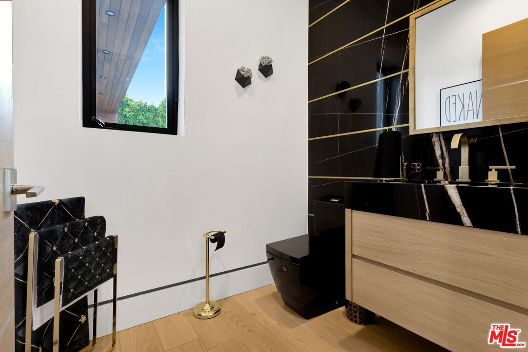 16366 Sloan Drive Los Angeles, CA 90049 - Photo 22 of 54