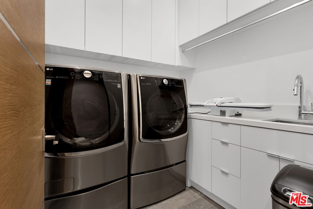 16366 Sloan Drive Los Angeles, CA 90049 - Photo 23 of 54 a utility room with dryer and washer