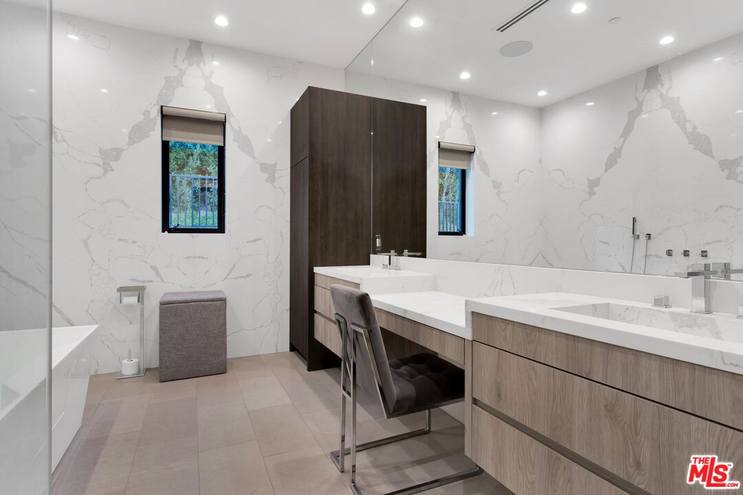 16366 Sloan Drive Los Angeles, CA 90049 - Photo 33 of 54