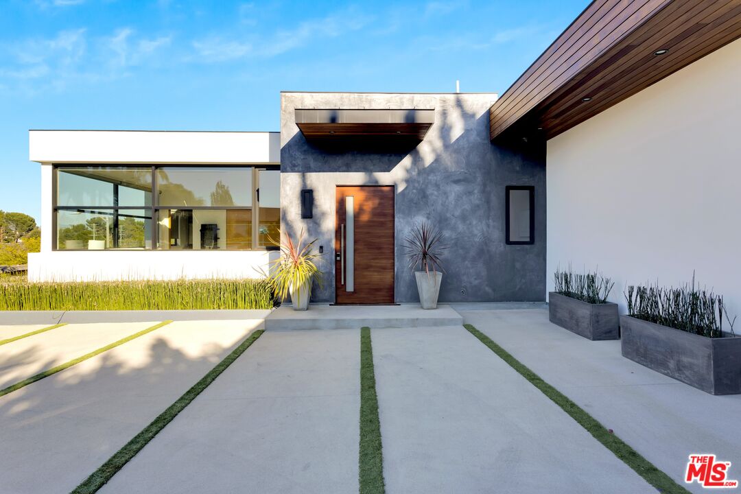 16366 Sloan Drive Los Angeles, CA 90049 - Photo 4 of 54