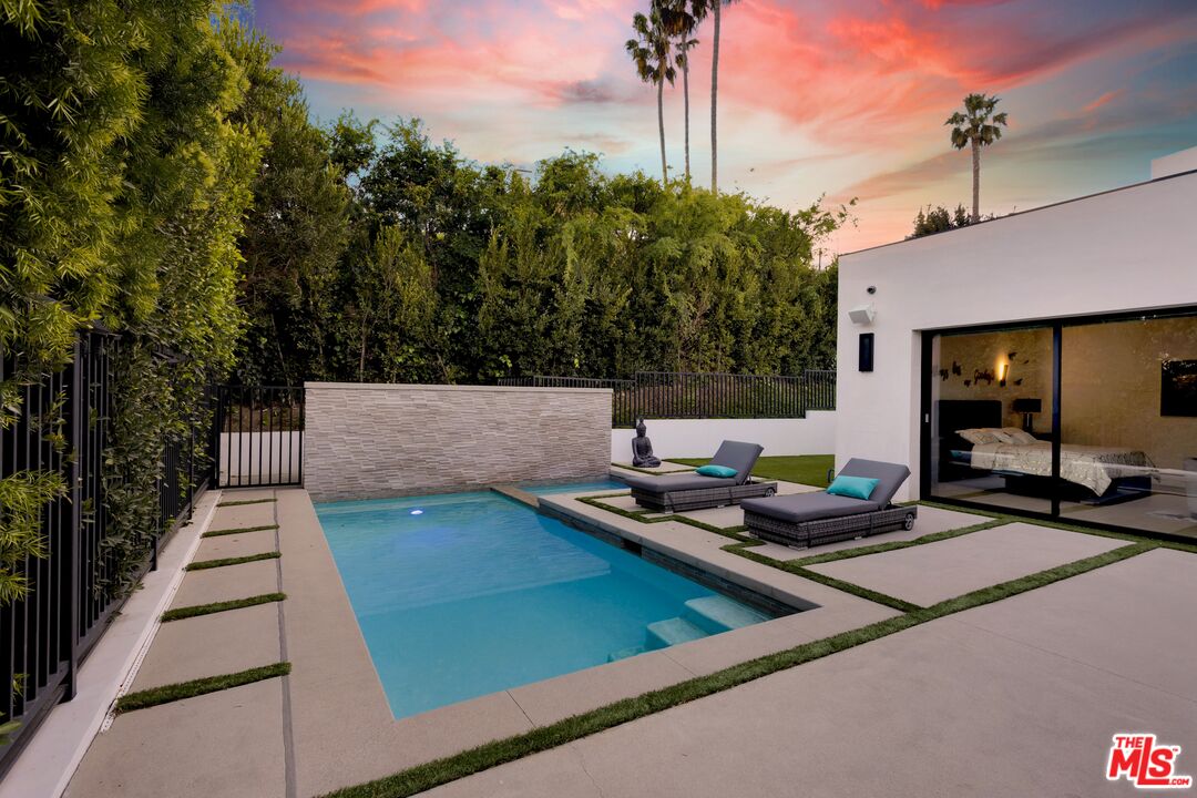 16366 Sloan Drive Los Angeles, CA 90049 - Photo 41 of 54