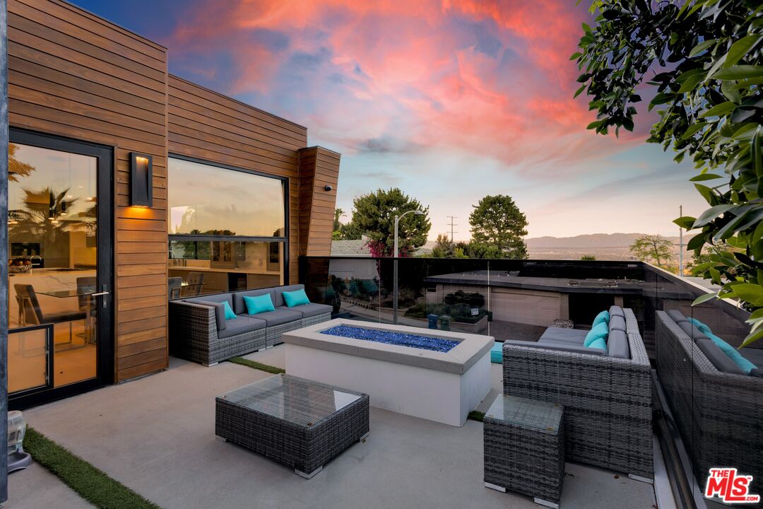 16366 Sloan Drive Los Angeles, CA 90049 - Photo 42 of 54