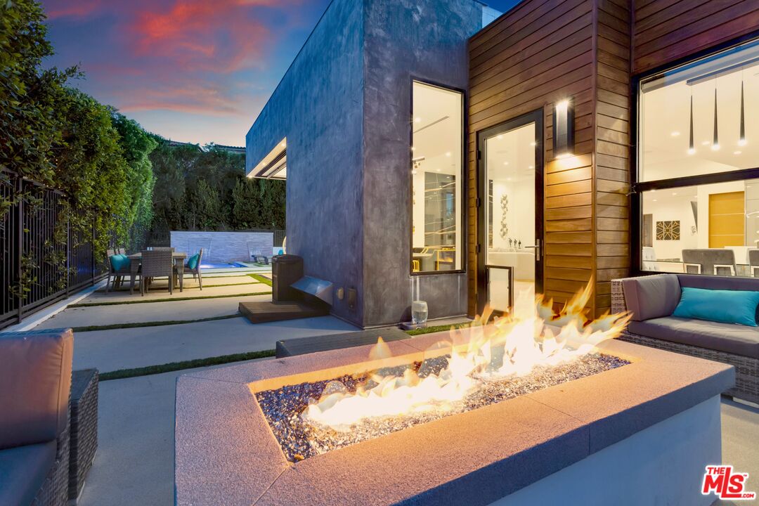 16366 Sloan Drive Los Angeles, CA 90049 - Photo 50 of 54